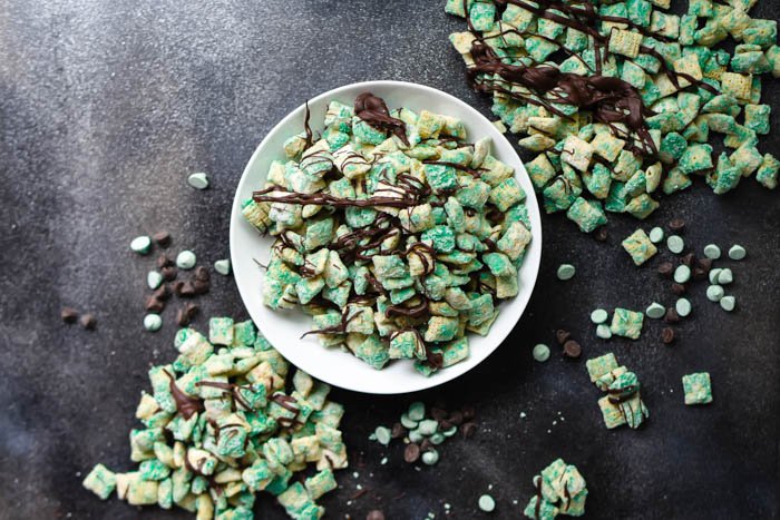 Mint Chocolate Chip Muddy Buddies (7).jpg