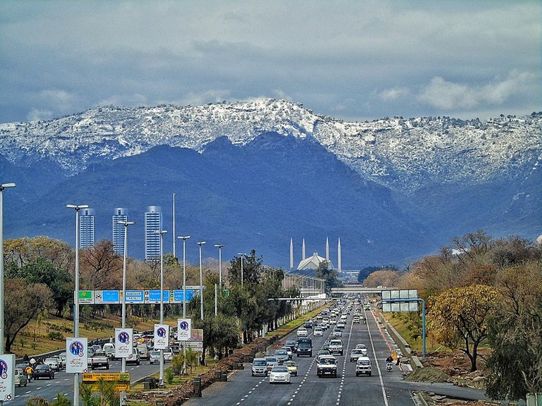 800px-Faisal_Mosque,_Islamabad_III.jpg