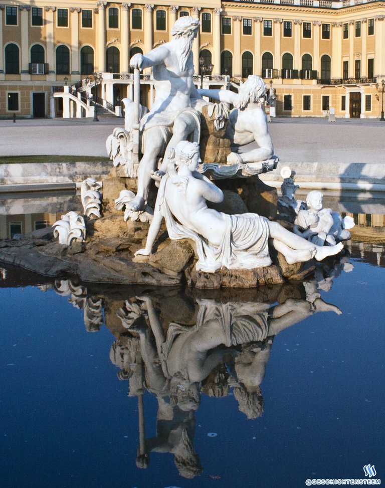 schönbrunn-ohne-menschen-brunnen-detail-wasser.jpg