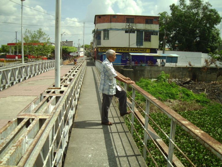 daddy on the bridge.JPG