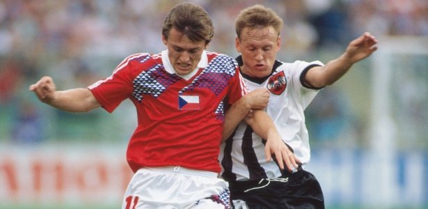 15jun1990---milan-luhovy-esq-da-tchecoslovaquia-em-partida-contra-a-austria-na-copa-de-1990-1530299641234_615x300.jpg