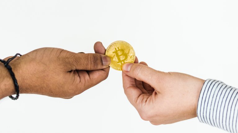 bitcoin-close-up-coin-1266022.jpg