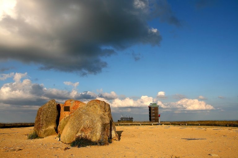 4959148947-auf-dem-brocken-das-hochste-im-norden-deutschlands (FILEminimizer).jpg