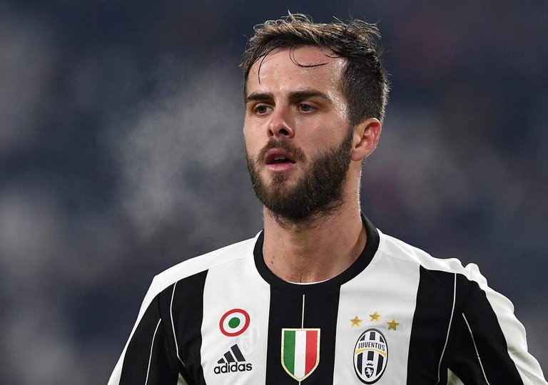 miralem pjanic.jpg