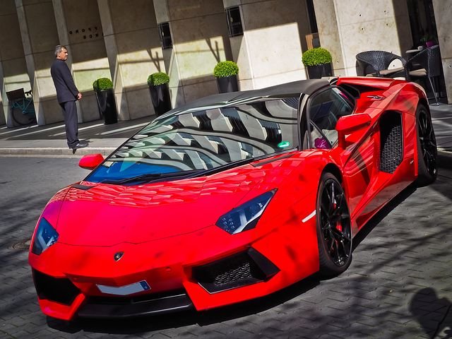 lamborghini-1359714__480.jpg