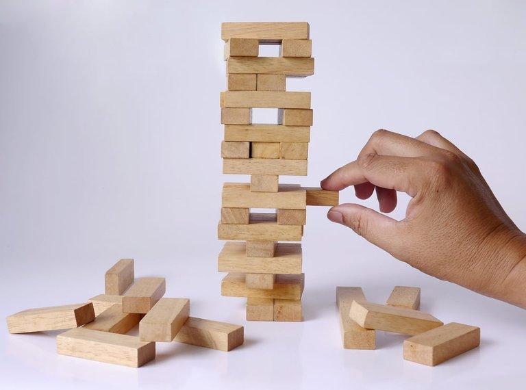 Jenga – Der Klassiker für zittrige Hände und spannende Abende