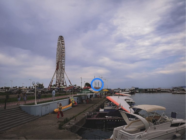 ALi and Nino statue in the background of Batumi feris wheel, Georgia