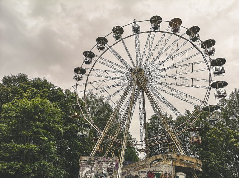 Devils Wheel in Elektrenai Amusement Park