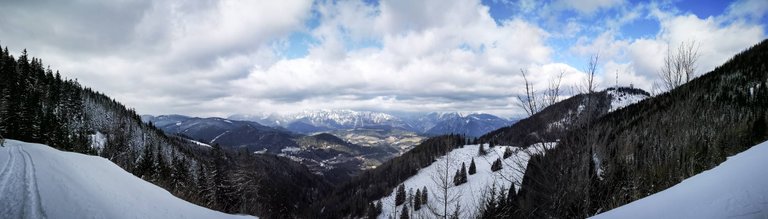   A hike to Sonnwendstein is a good way to look around Semmering. Photo by Alis Monte [CC BY-SA 4.0], via