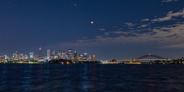 https://d1vof77qrk4l5q.cloudfront.net/img/alexkess-lunar-eclipse-sydney-harbour-ldapnblk-1548047501425.jpg