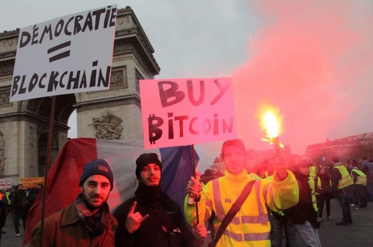 https://d1vof77qrk4l5q.cloudfront.net/img/princebert966-yellow-vest-movement-starts-a-new-form-of-protest-burning-banknotes-x87fg5zd-1549756491037.jpg