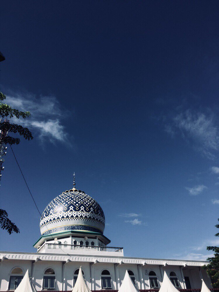 https://d1vof77qrk4l5q.cloudfront.net/img/rajhaaceh-a-blue-cloud-and-blue-mosque-pv4lbnni-1559697449554.jpg