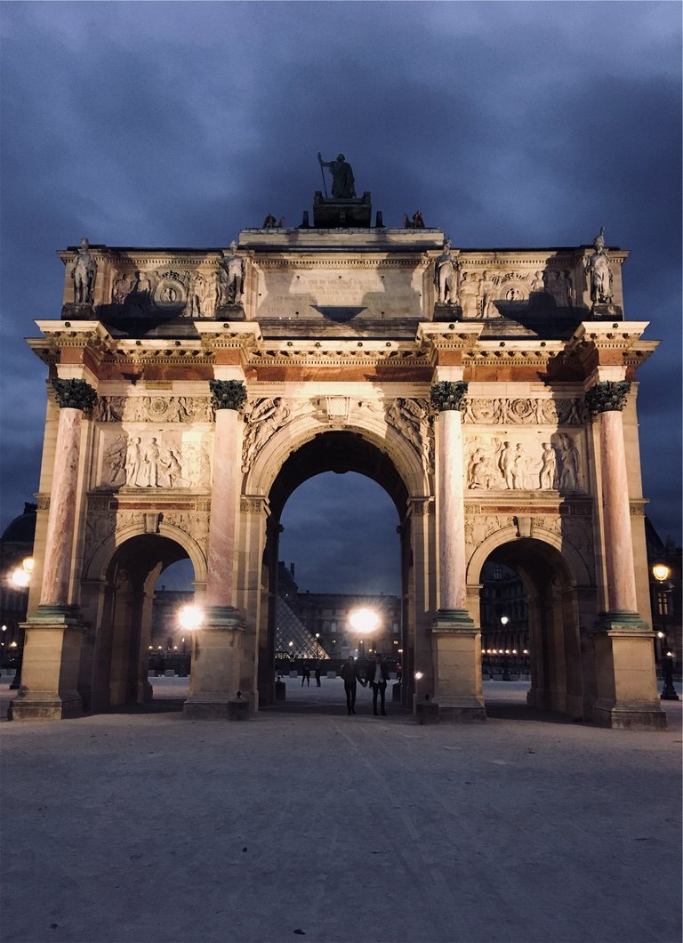 Arc de Triomphe du Carrousel by night