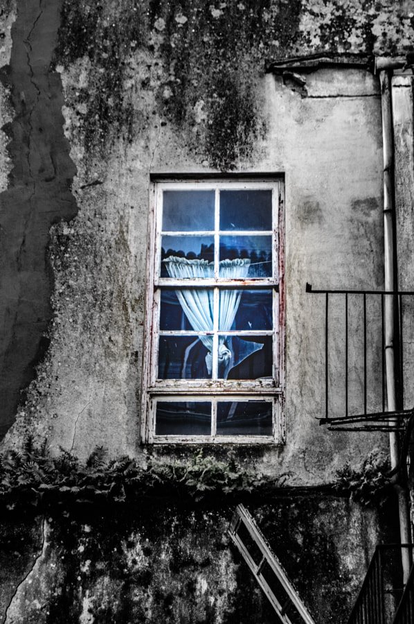 Window to the past by Paloma Trujillo on 500px.com