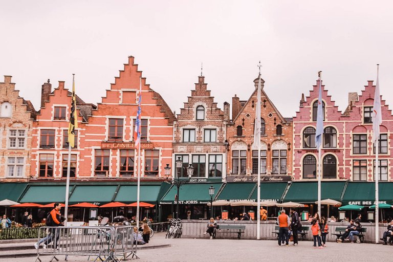Bruges Markt Plaza