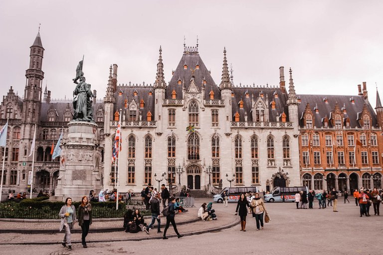 Bruges Travel Guide