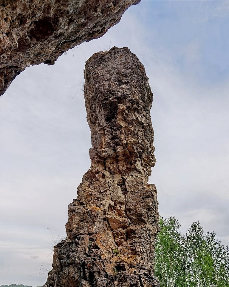 This rock makes me giggle strangely, why?