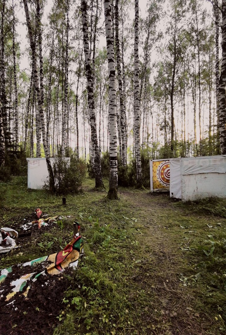 Someone was playing paintball here:)))