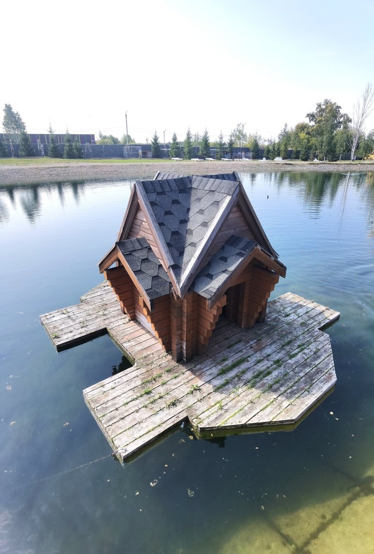 Is this a swan house?