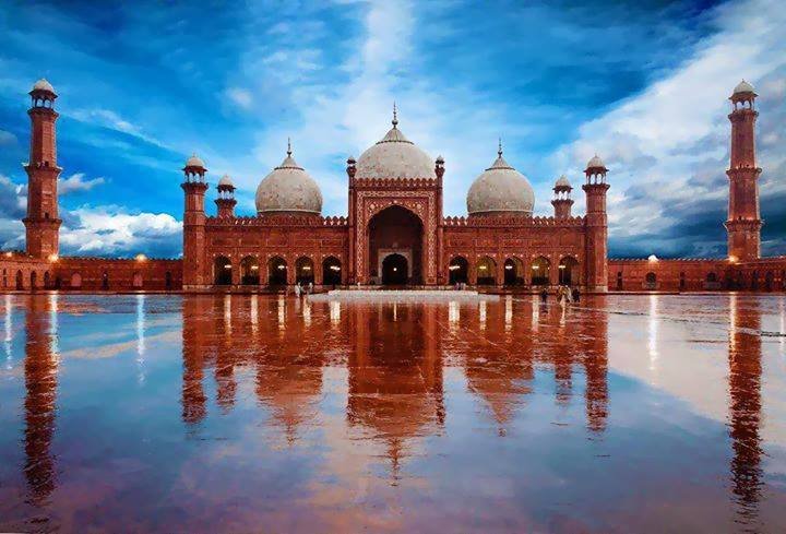 Badshahi_Masjid_-_main_building_-_New6.jpg