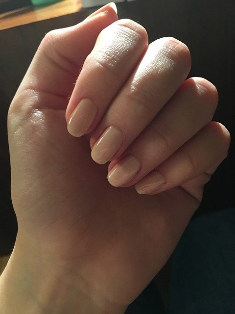 nails-gb00e99b2e_640.jpg