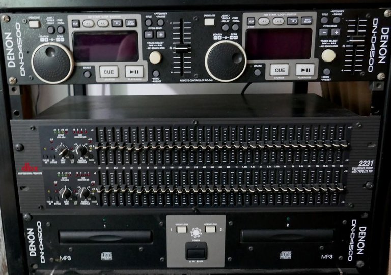 Double CD player and EQ.jpg