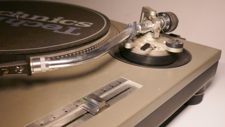 Technics SL 1200mk2 slide.jpg