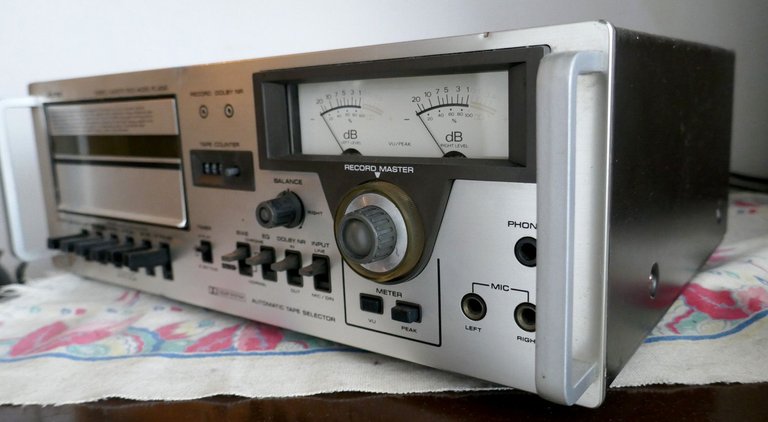 PC 4060 side.jpg