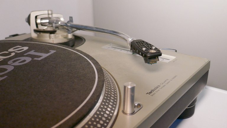 Technics SL 1200mk2 stylo.jpg