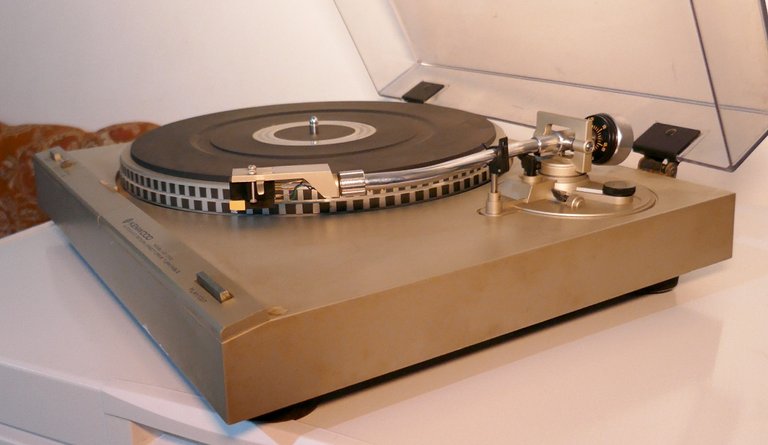 Kenwood KD-3100 side.jpg