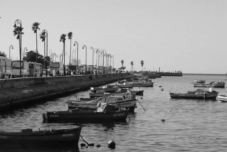 botes en el malecón.jpg