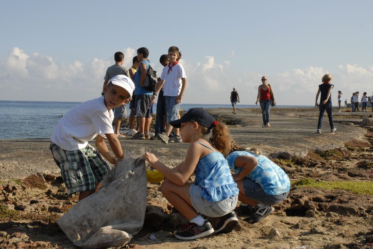 beach cleaning.JPG