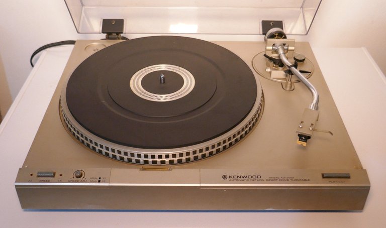 Kenwood KD- 3100 front.jpg