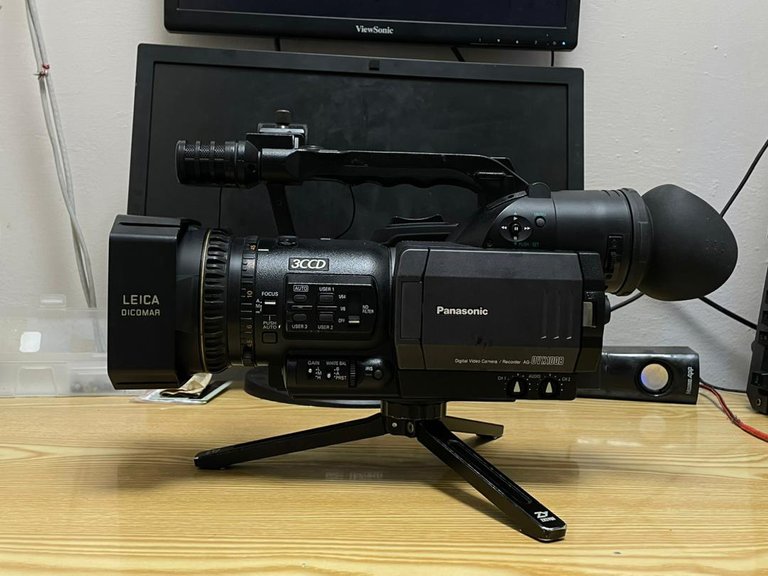 Panasonic AG DVX100.jpg