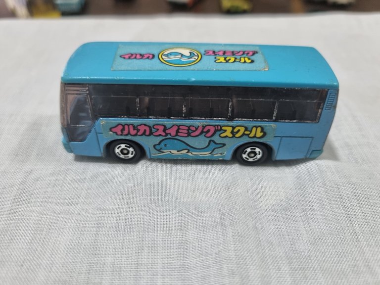 Bus8_Side.jpg
