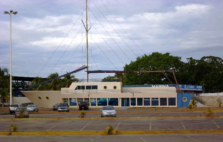 la marina-pto la cruz.jpg