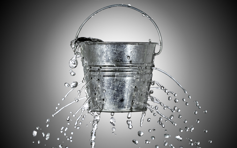 saas-churn-leaky-bucket.png