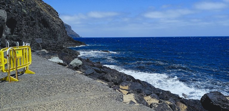 No vayas al lado equivocado de la playa Don't go to the wrong side of the beach TerrorEnElMar ZDE acontblog.jpg