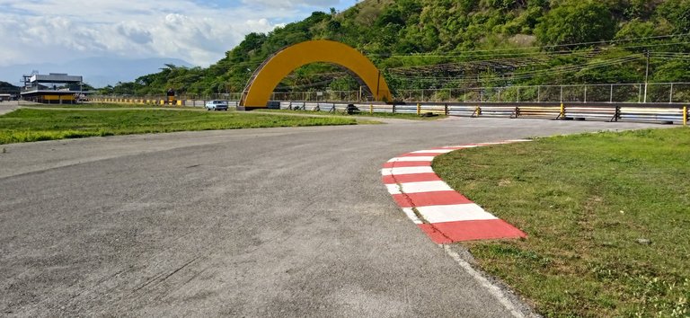 Autódromo Internacional Pancho Pepe Cróquer Turagua acontmotor Hive Primera Curva número 1.jpg