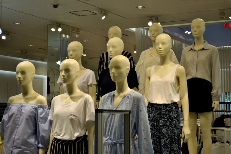 mannequin-3858615_1920.jpg