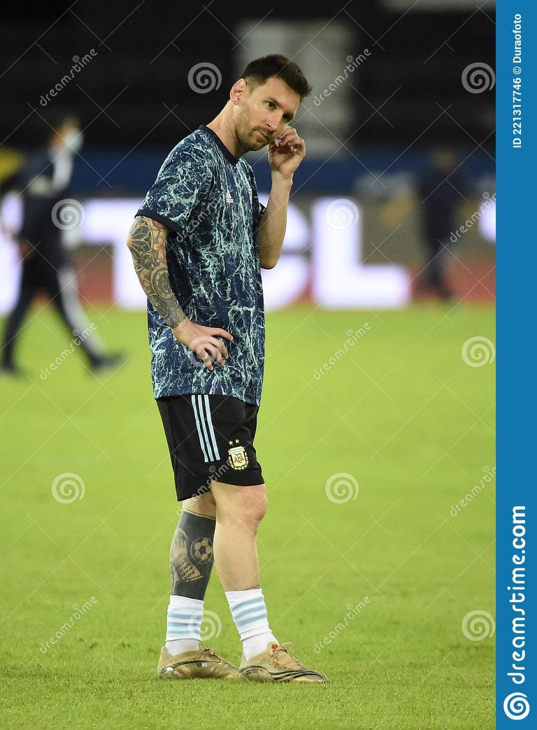 lionel-messi-player-soccer-rio-de-janeiro-brazil-june-argentine-player-lionel-messi-match-against-chile-national-team-221317746.jpg