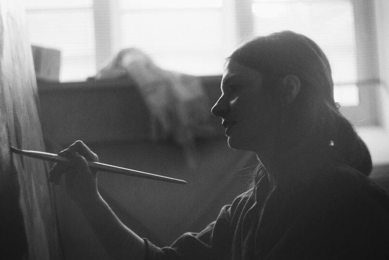 Portrait of Inma while working on one of her pieces at her home studio