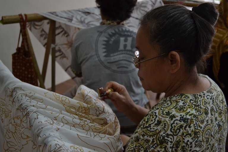 Handrawing Batik technique