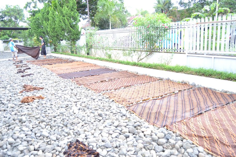 drying batik fabrics