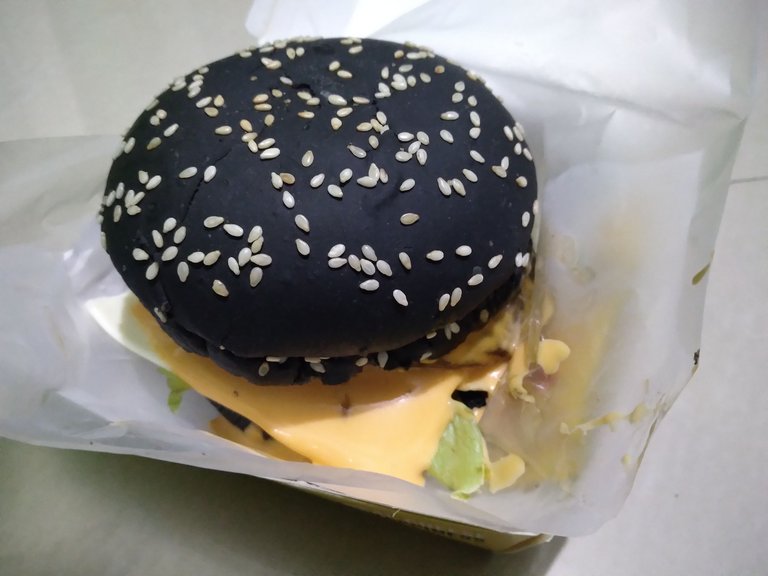 black cheese burger