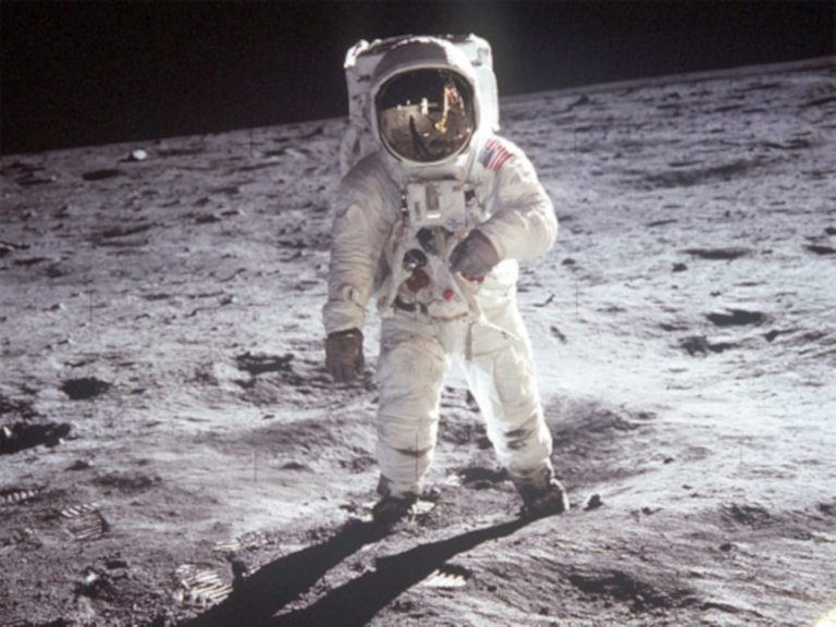 Aldrin on the moon NASA free.jpg