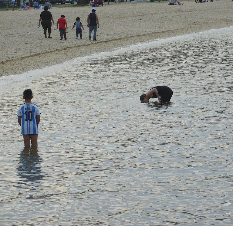 woman with face in water amazing lil.png