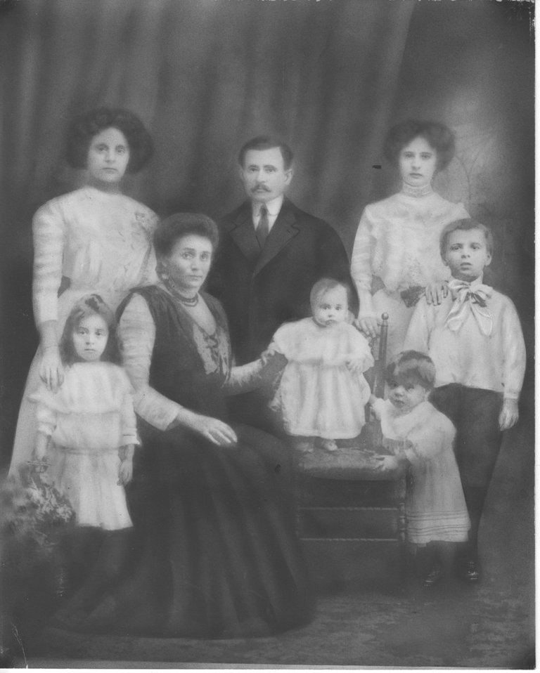 family pictures historical nanny family.jpg
