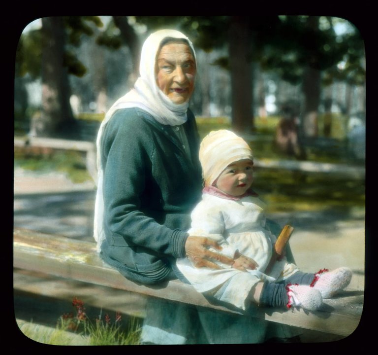 grandmother and child Saint Petersburg Peterhof Palace Park credit branson DeCou public.jpg