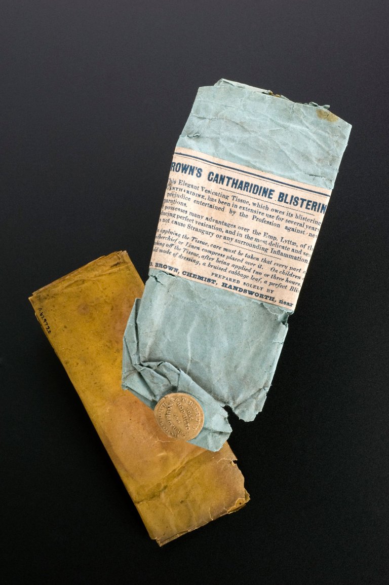 Cantharidine_blistering_tissue_in_original_wrapper,_England,_Wellcome_L0058260.jpg